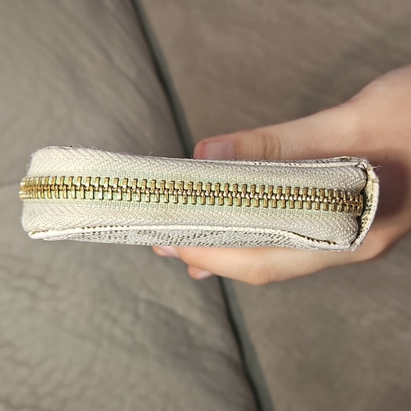 Michael Kors Cream Wallet - Picture 6 of 13